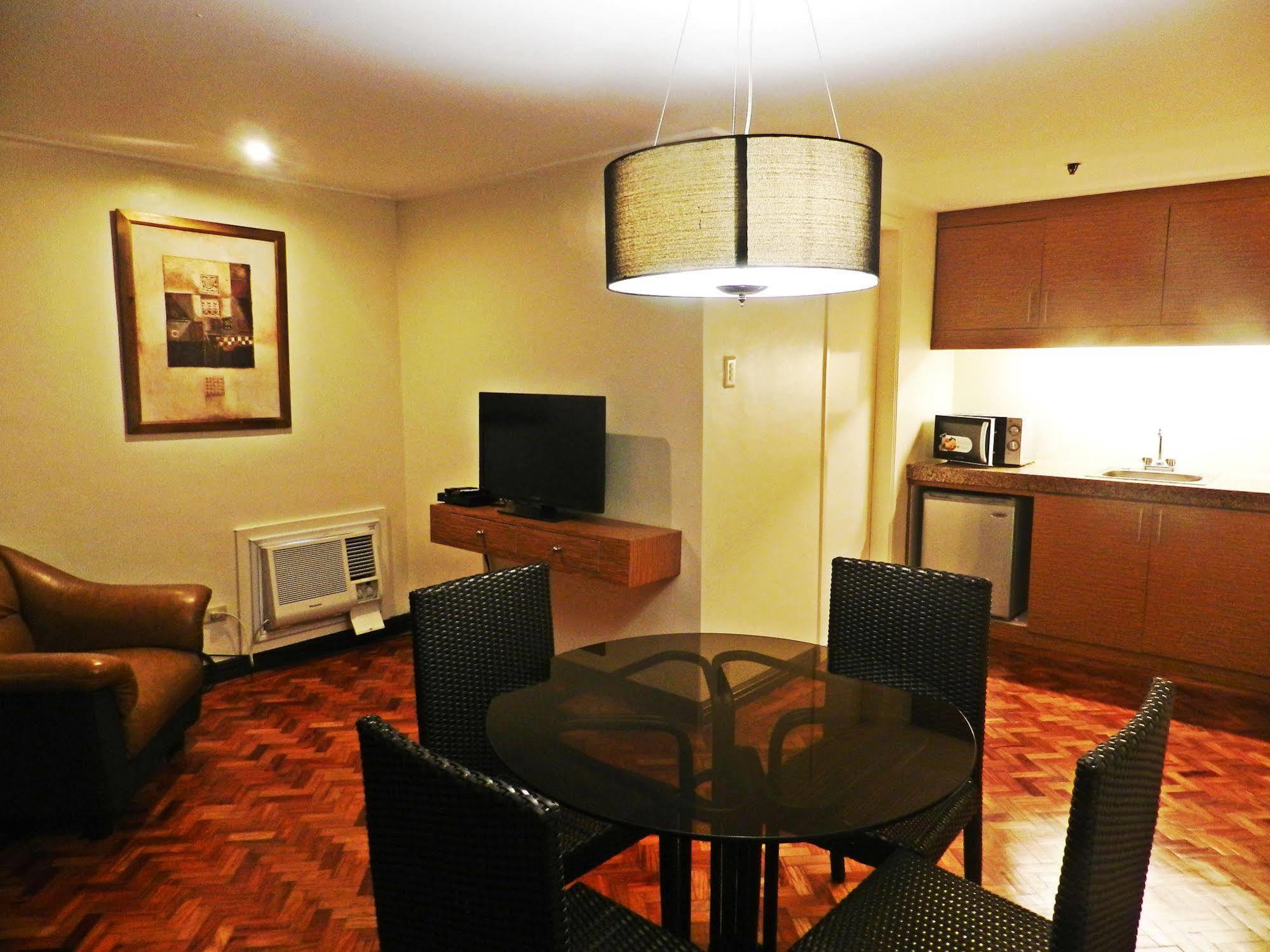 Salcedo Suites Makati City Екстериор снимка