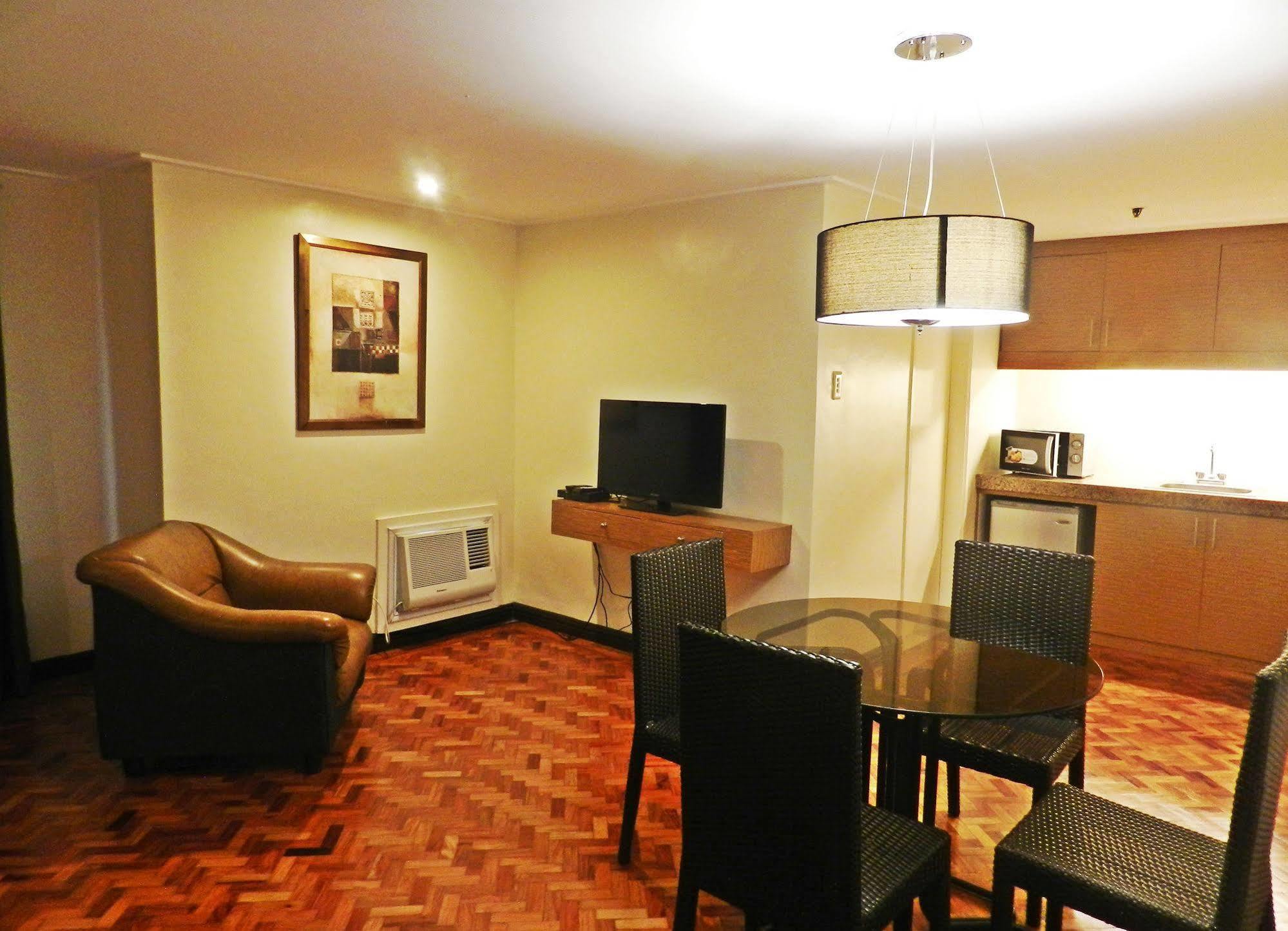 Salcedo Suites Makati City Екстериор снимка