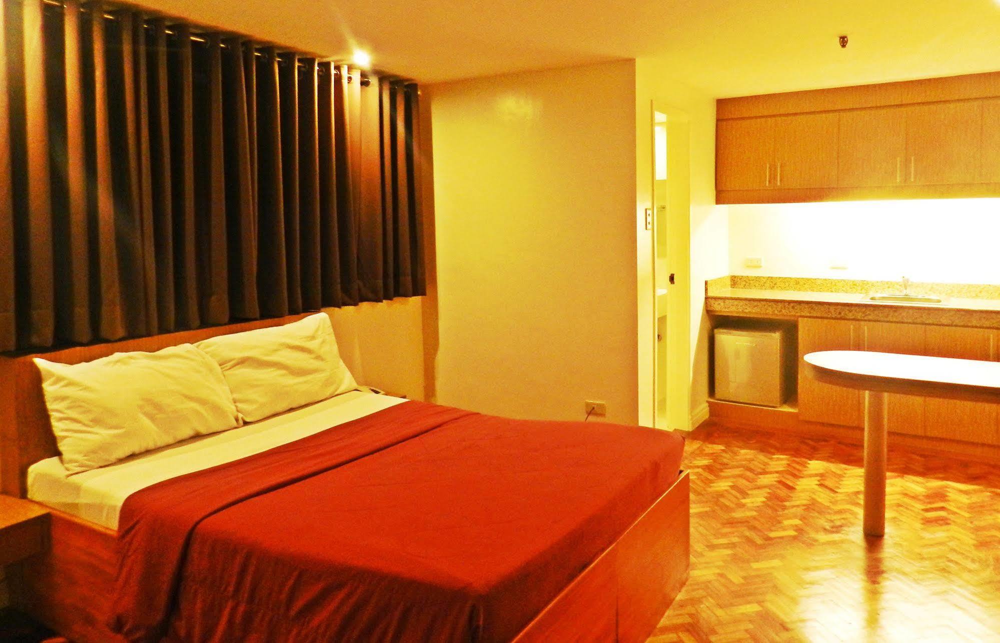 Salcedo Suites Makati City Екстериор снимка
