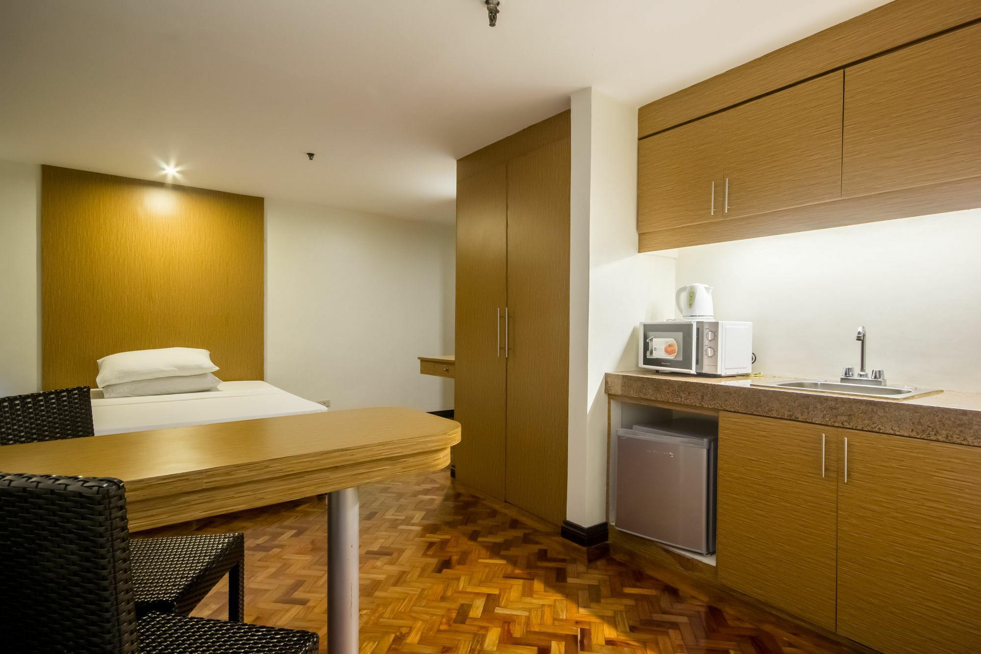 Salcedo Suites Makati City Екстериор снимка